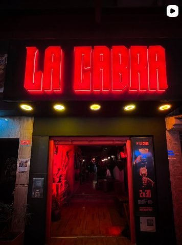 La fachada desde la vereda